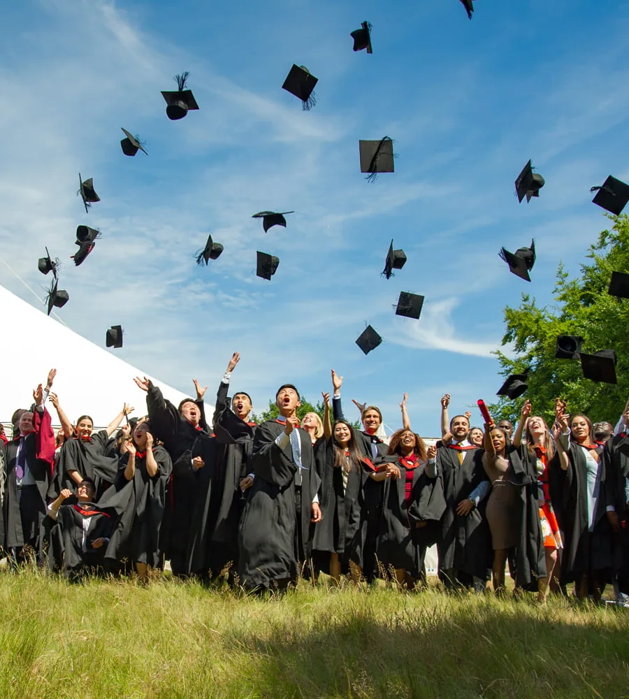 Выпускники University of Essex на церемонии вручения дипломов